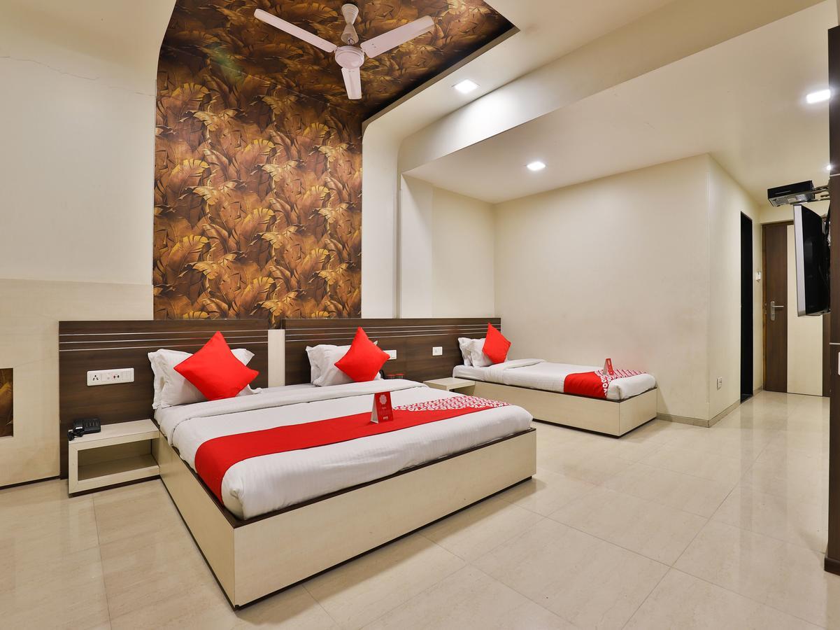 Hotel Ostria Surate Extérieur photo