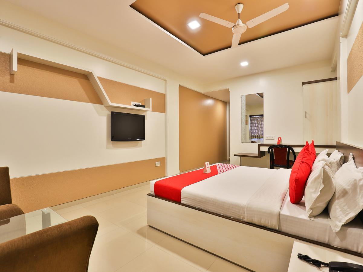 Hotel Ostria Surate Extérieur photo