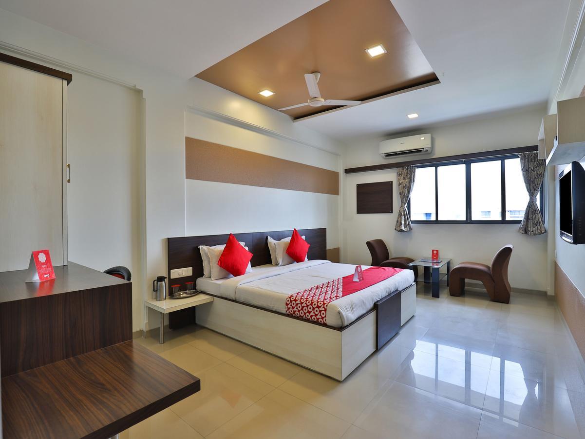 Hotel Ostria Surate Extérieur photo