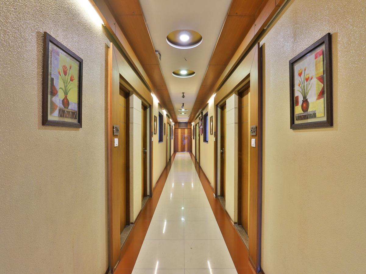Hotel Ostria Surate Extérieur photo