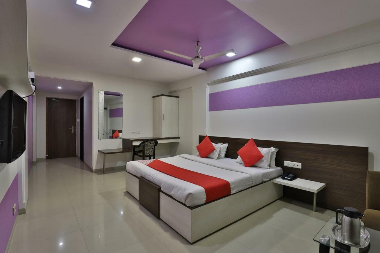 Hotel Ostria Surate Extérieur photo