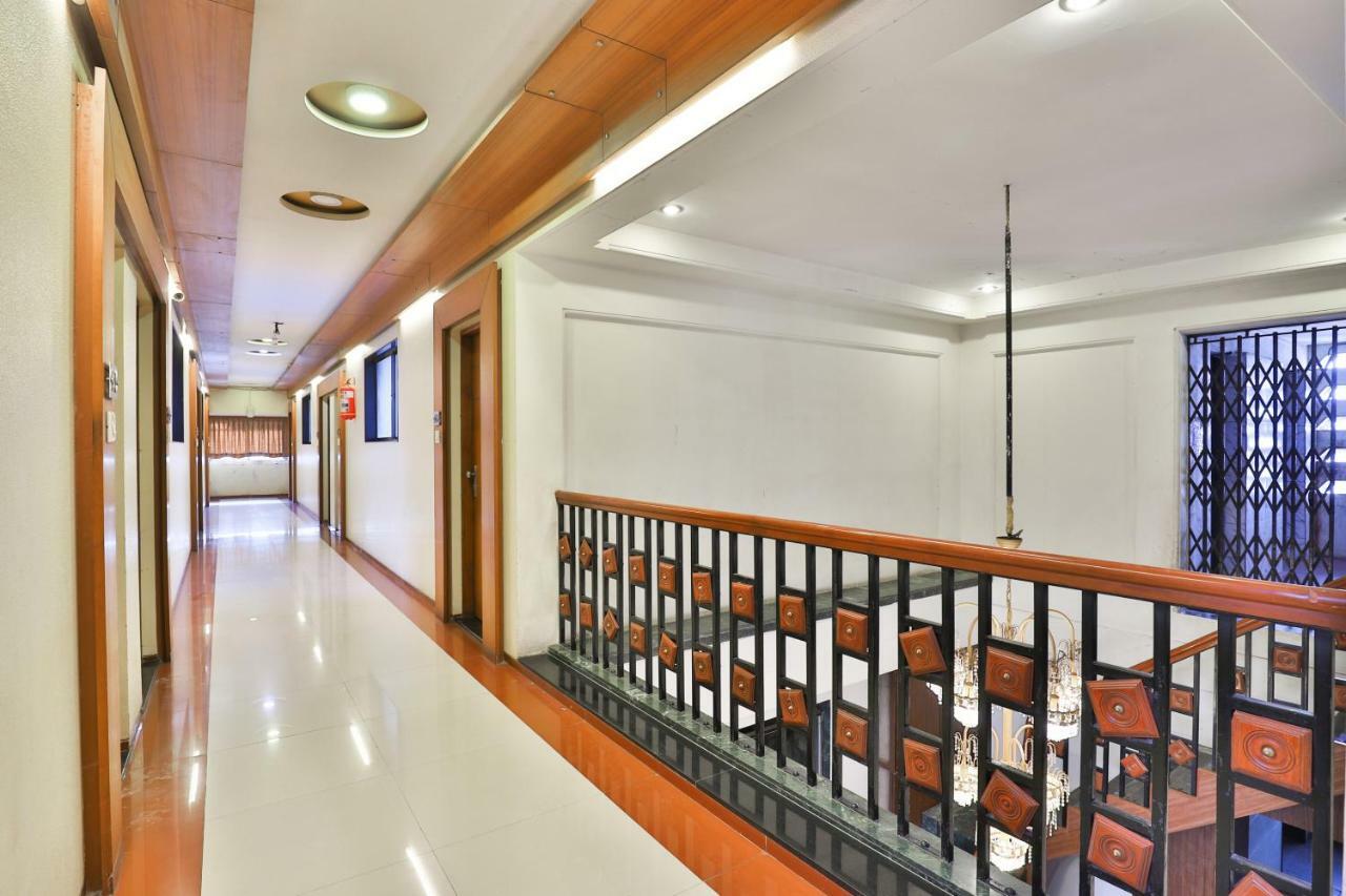 Hotel Ostria Surate Extérieur photo