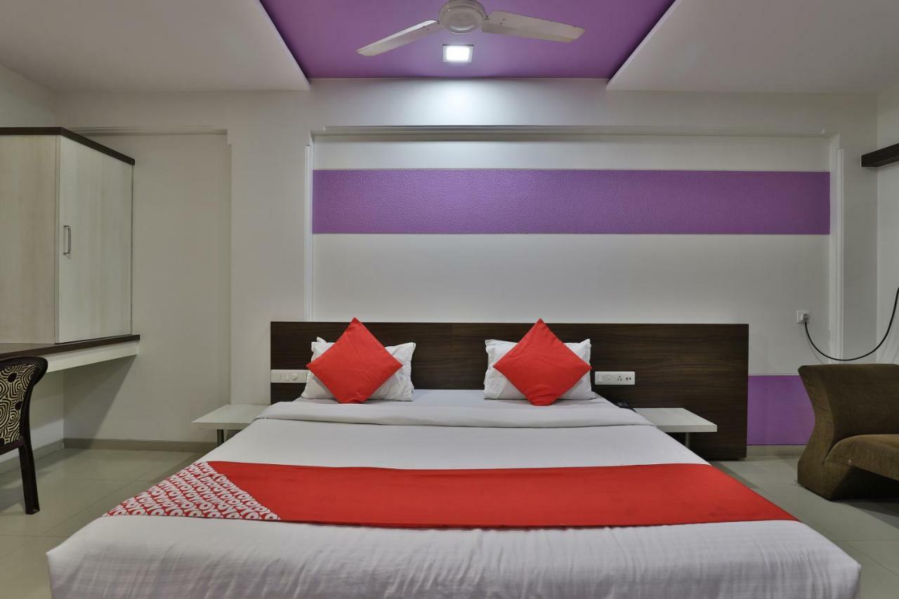 Hotel Ostria Surate Extérieur photo