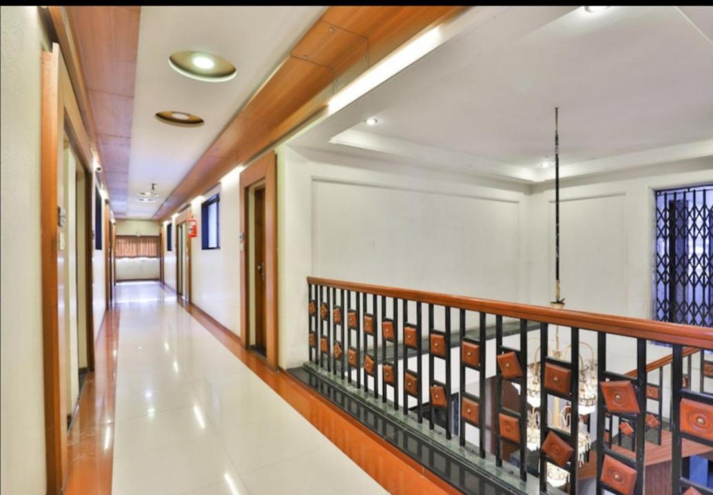 Hotel Ostria Surate Extérieur photo