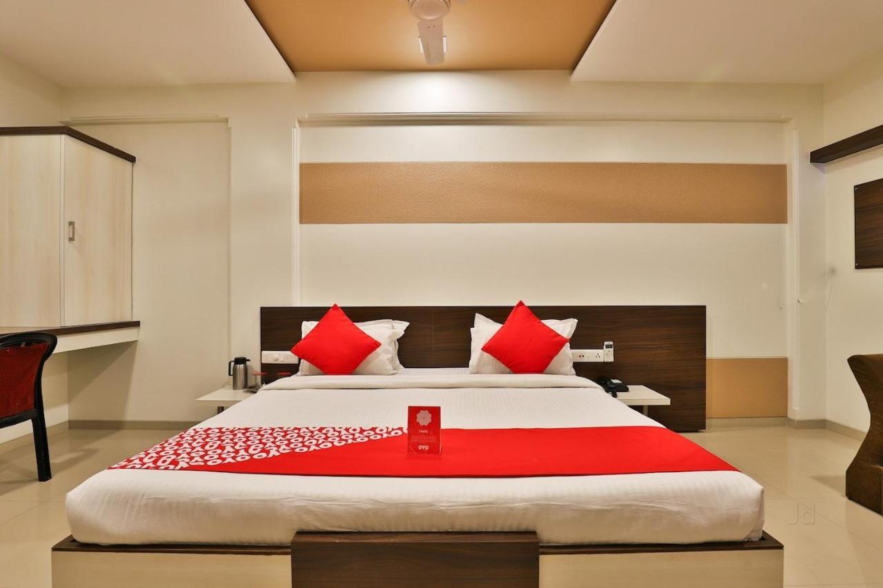 Hotel Ostria Surate Extérieur photo